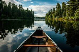 kayac en un calma lago en el bosque en un verano noche, canoa en lago, ai generado foto