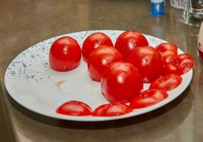 Listo Tomates para relleno en lámina. francés gastrónomo comida foto