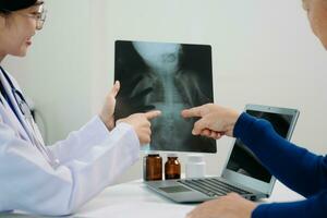 Female doctors, specialists in treatment, make an appointment to meet patients after x-ray and explain medical information Medicine and health care concept photo