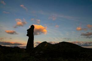 el antiguo moai en Pascua de Resurrección isla de Chile foto