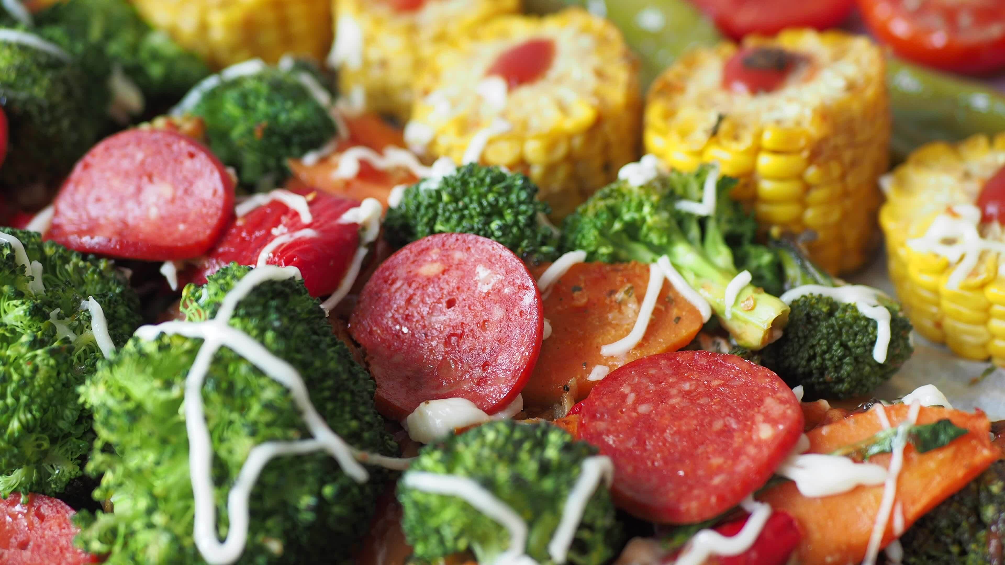 smoked salami sausage, corn and Broccoli in a bowl 33533429 Stock Video