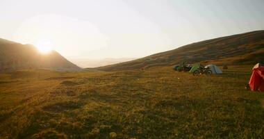 camping i de bergen motorcyklar video