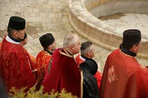 ternopil, Ucrania - abril 2, 2023 muchos personas durante misión en complejo de ucranio Jerusalén en el mari espiritual centrar de zarvanitsia en el terebovlya distrito de el ternopil foto