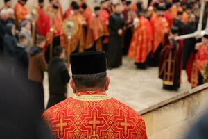 ternopil, Ucrania - abril 2, 2023 muchos personas durante misión en complejo de ucranio Jerusalén en el mari espiritual centrar de zarvanitsia en el terebovlya distrito de el ternopil foto