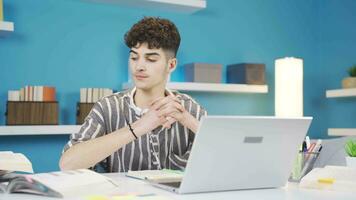 The student who has a focus problem increases motivation. video
