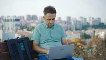 Businessman working outdoors in the park is unhappy. video