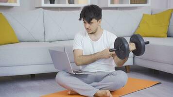 ginástica treinador fornecendo conectados treinamento. video