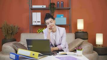 Home office worker woman thinking depressed. video