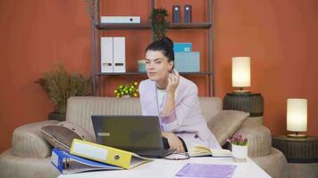 Home office worker woman coming up with idea looking at camera. video