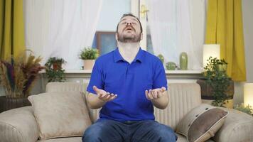 Muslim man praying. video