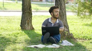 antisocial Université nain étudiant. video