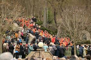 ternopil, Ucrania - abril 2, 2023 muchos personas durante misión en complejo de ucranio Jerusalén en el mari espiritual centrar de zarvanitsia en el terebovlya distrito de el ternopil foto