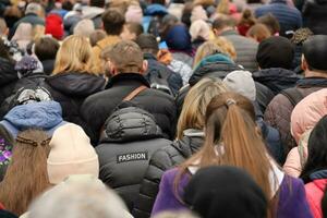 ternopil, Ucrania - abril 2, 2023 muchos personas durante misión en complejo de ucranio Jerusalén en el mari espiritual centrar de zarvanitsia en el terebovlya distrito de el ternopil foto