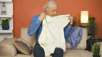 Man trying on clothes at home. video