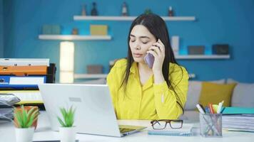 Young business woman talking on the phone. video