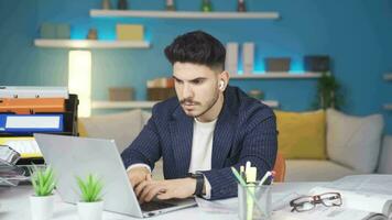 Nervous businessman trying to fix a problem on laptop. video