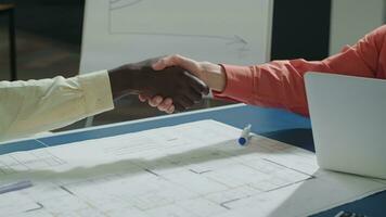 Businessmen an African American man and a Muslim woman shake hands.Different Races,Diverse People,Creative Team,Business Partners video