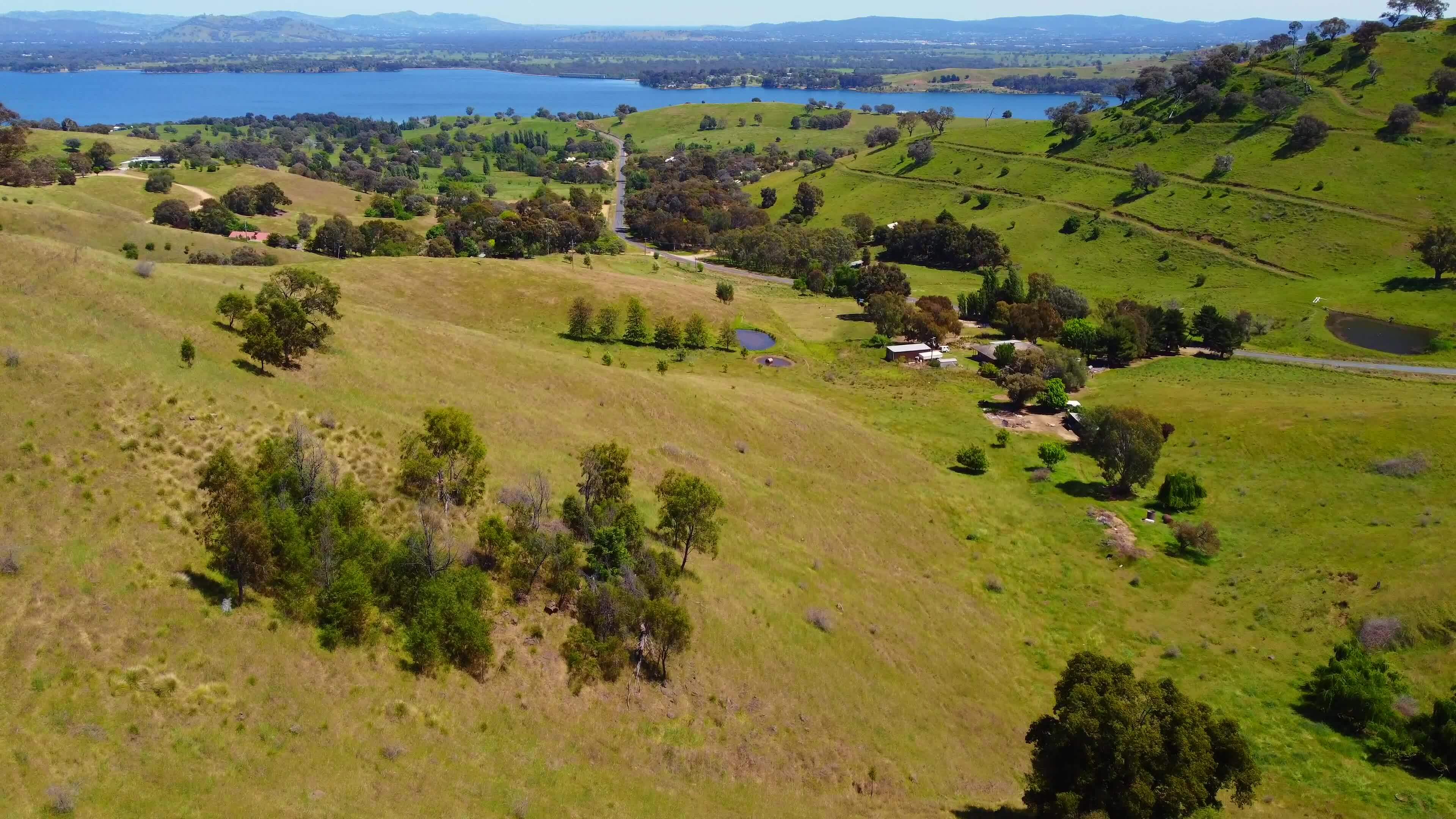 Scenic Mountains View With Lake Hume From Kurrajong Gap Lookout Located scenic-mountains-view-with-lake-hume-from-kurrajong-gap-lookout-located