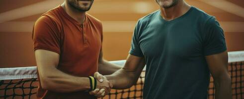 dos hombre apretón de manos después un fósforo. tenis jugadores justa jugar después un partido en tenis corte. generativo ai foto