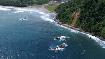 aérien vue de pantalon jolosutro, est Java, Indonésie, côté vue de à l'extérieur le plage video