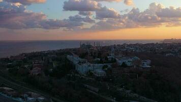 Istanbul, kalkoen - april 10, 2021 topkapi paleis Bij zonsondergang. antenne visie video