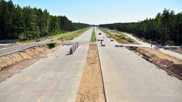 ver de el nuevo autopista debajo construcción. foto