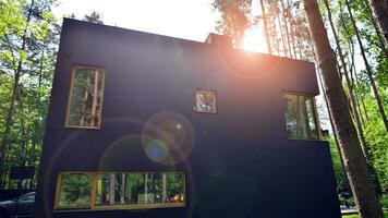 lujo real inmuebles soltero familia casa con moderno fachada. ver durante soleado día. foto