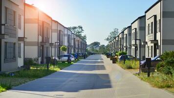 marca nuevo fila de dos historia soltero familia casas moderno diseño de urbano vivo residencias nuevo desarrollo. foto