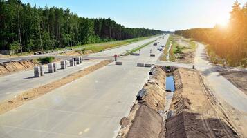 ver de el nuevo autopista debajo construcción. foto