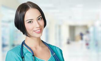 mujer médico en un hospital foto