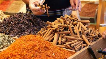 selling Cinnamon sticks at slice bazar in istanbul video