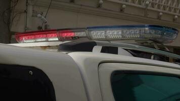 knippert lichten van Politie auto's detailopname. video