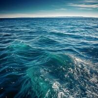el Oceano es calma y azul con olas foto