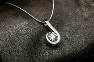 Diamond pendant necklaces photo