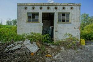 antiguo edificio abandonado foto