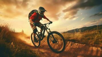 generativo ai, montaña andar en bicicleta hombre montando en bicicleta en montañas bosque paisaje, ciclista foto