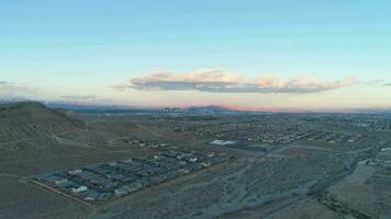 las vegas paesaggio urbano. Nevada, Stati Uniti d'America. aereo Visualizza. fuco mosche indietro video