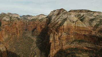 zion kanjon från topp av änglar landning. zion nationell parkera. utah, usa. panorering video