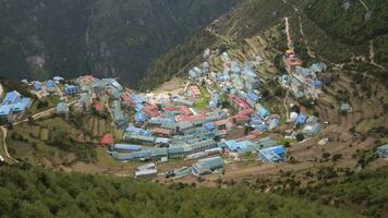 namen bazaar van bovenstaande. Himalaya, Nepal. antenne visie. tijd vervallen video