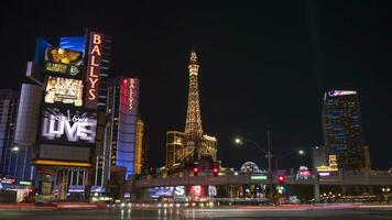 las vegas, nevada, 2019 - eiffel torn och stad Centrum på natt, tid upphöra video