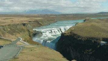 gullfoss Wasserfall. Island. Antenne Sicht. Drohne ist umkreisen video