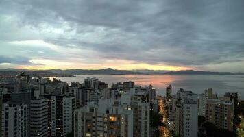 tramonto a il commerciale centro - Beiramar - di Florianopolis, brasile. video