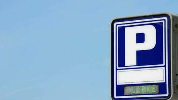 voiture parking signe avec gratuit indicatif video