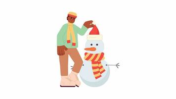 africano americano uomo mettendo Santa cappello su pupazzo di neve testa 2d personaggio animazione. festivo piatto cartone animato 4k video, trasparente alfa canale. inverno capispalla nero tipo animato persona su bianca sfondo video