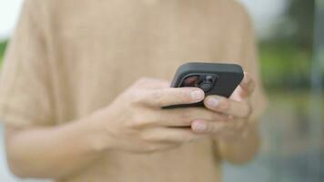 Man typing a message on a smartphone video