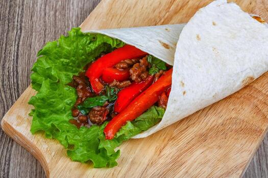 tortilla con carne foto