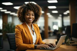 contento africano americano mujer de negocios trabajando en oficina con ordenador portátil. ai generativo foto