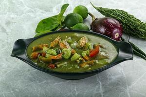 tailandés verde curry con gamba foto