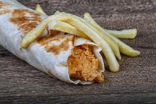 pollo rodar en de madera antecedentes foto