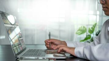Businesswoman use computers to analyze business and manage corporate data and analyze business with charts and indicators to improve organizational performance. photo